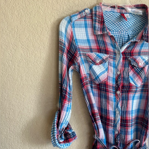 Adorable Light Flannel, Blues and Reds with Cross Tie - Picture 4 of 7